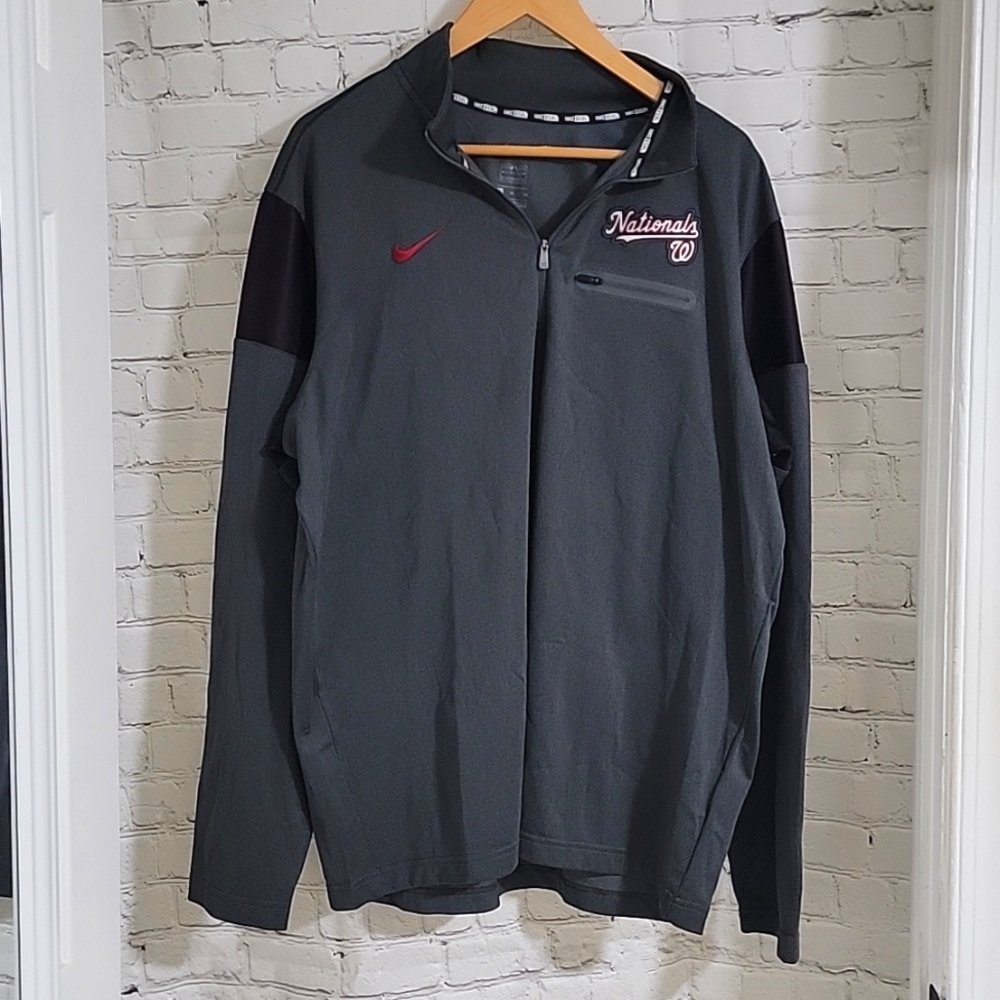 MENs quarter zip. Size XL.